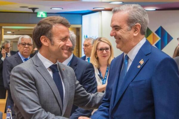 Presidente de Francia, Emmanuel Macron y su homólogo dominicano Luis Abinader. (Foto: fuente interna) 