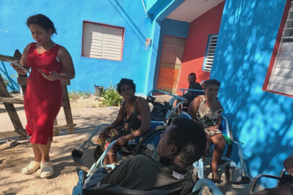 Madre con cinco hijos postrados en sillas de ruedas.(CDN digital).