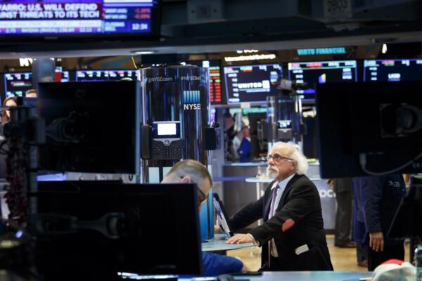 Corredores trabajan en la Bolsa de Nueva York (Estados Unidos).  Foto: fuente externa.