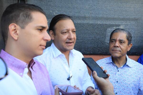 Abel Martínez junto al candidato a Alcalde por Santiago Víctor Fadul. (Foto: Fuente Externa)
