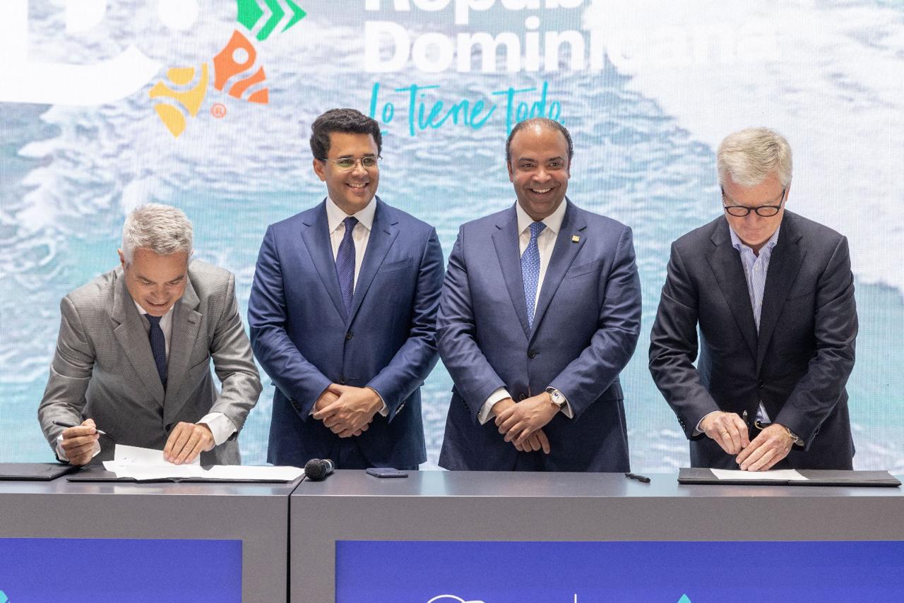 Formalizan acuerdo para construir dos hoteles en Punta Bergantín