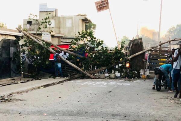 Haitianos bloquean paso a Codevi. (Foto: fuente CDN)