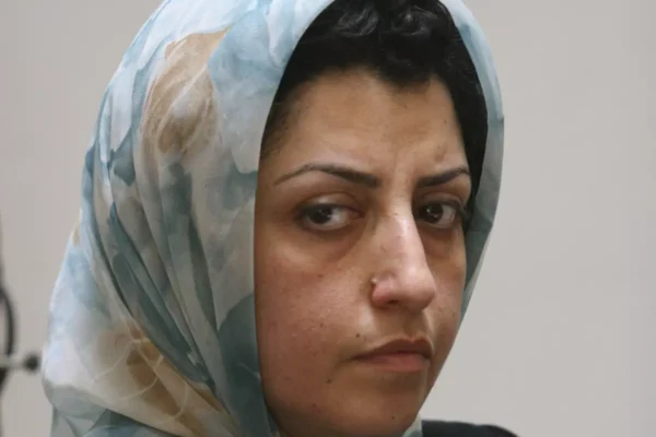  La prominente activista iraní Narges Mohammadi participa en una reunión sobre los derechos de las mujeres en Teherán, Irán. / Fuente externa.
