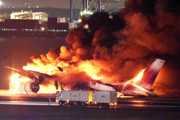 Japón investiga sobre el choque de los dos aviones en Tokio. Fuente: externa.