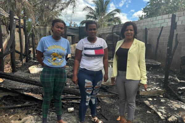 Dos madres piden ayuda tras incendio consumir vivienda.(Foto: Fuente externa). 