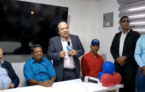 Vinicio Castillo Semán durante pronunciación en le reunión. (Foto: fuente externa)