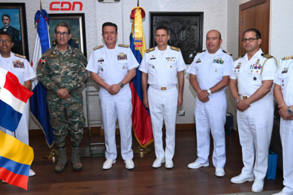Ministro de Defensa califica la visita como una muestra de cooperación internacional. (Foto: CDN Digital) 