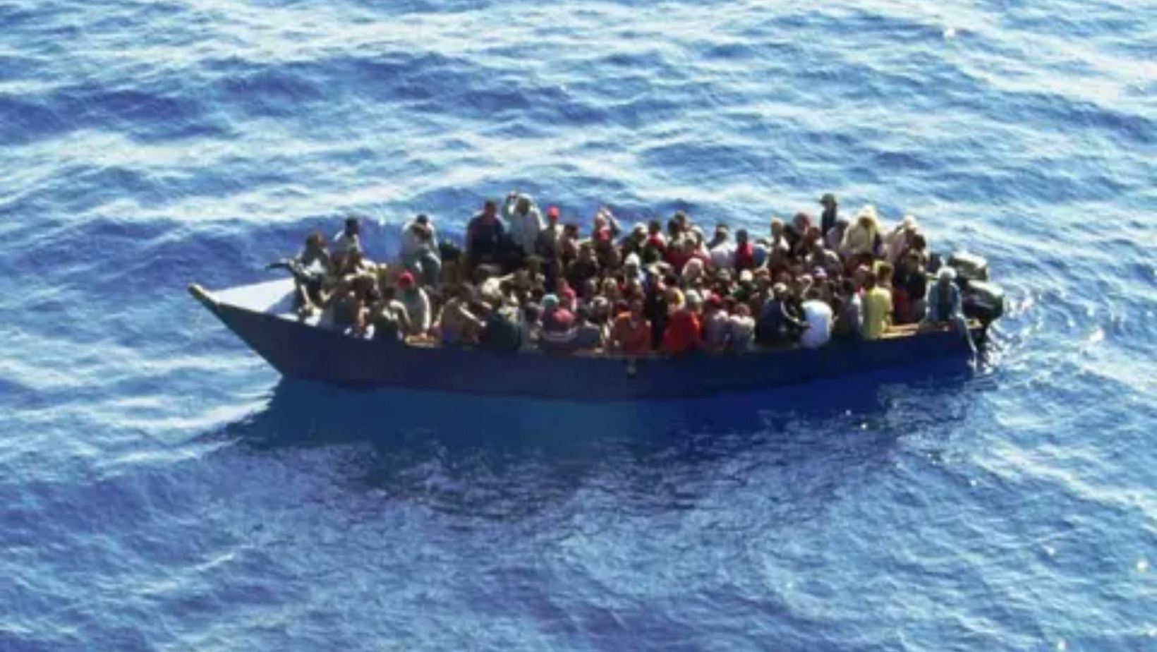 Migrantes viajando en yola. Foto. Fuente externa