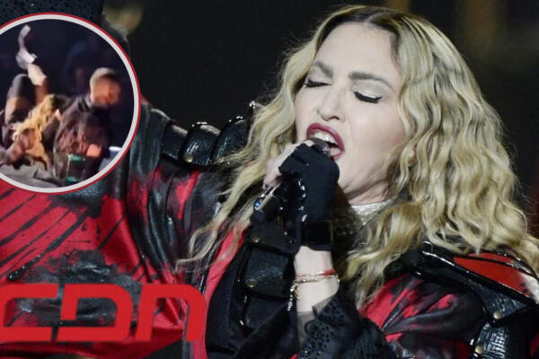 La cantante y bailarina estadounidense, Madonna, sufre una caída durante una sus presentaciones. Foto: CDN Digital