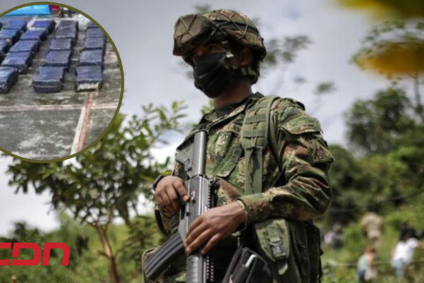 Agentes del Ejército Nacional de Colombia incauta varios paquetes de droga durante operativo. (Foto: CDN Digital)