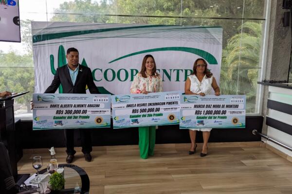 Entregan premios a ganadores del concurso “Soy Socio Ahorro  y Gano en Coopcentral”