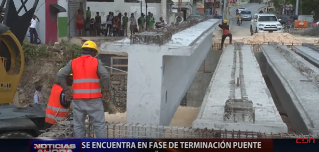 El Ministerio de Obras Públicas y Comunicaciones informó que se encuentra en fase de terminación la construcción del puente sobre el río Anamuya, que comunica este municipio con La otra Banda. Foto: Fuente CDN