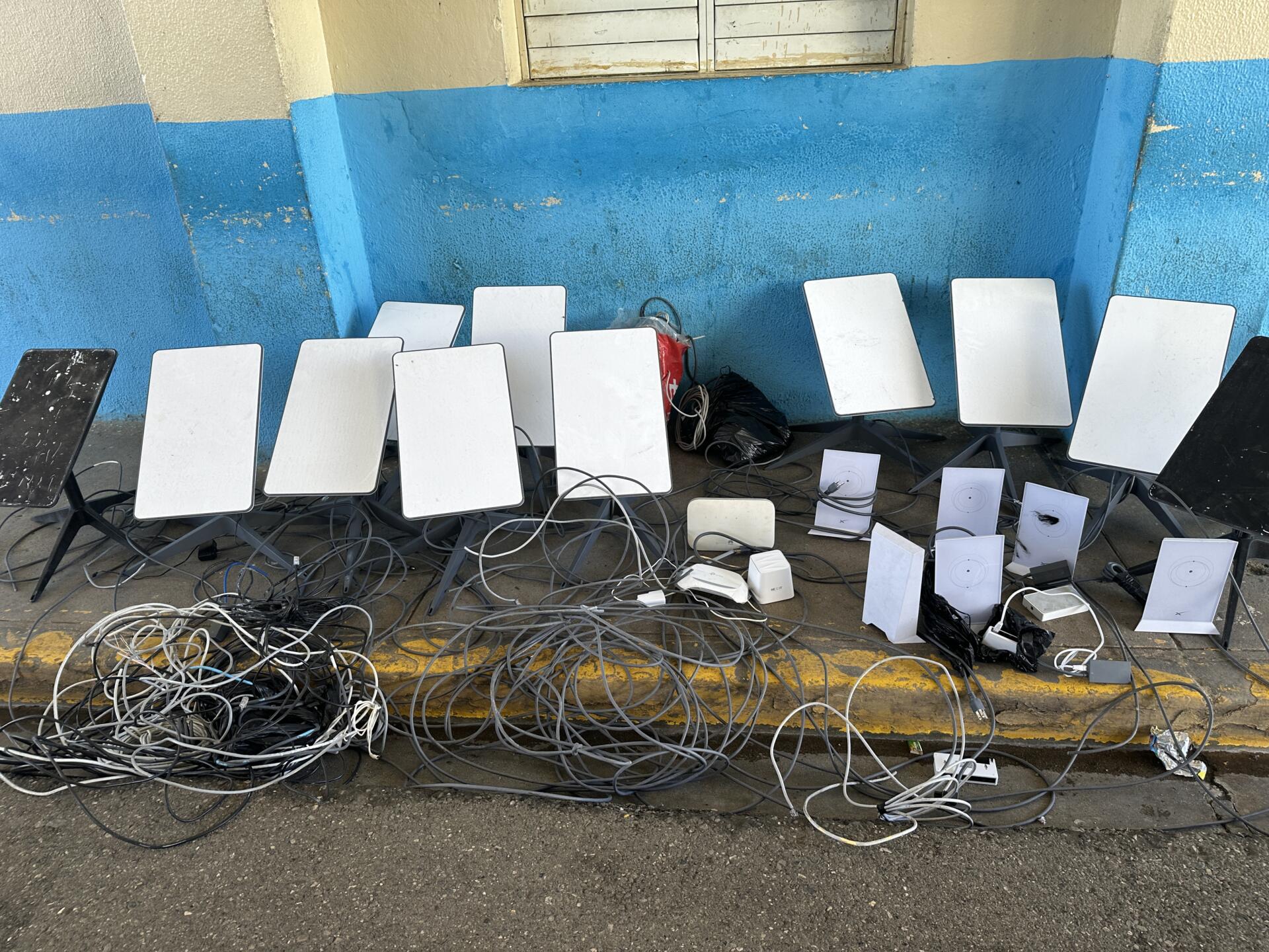 Desmantelan red de internet que operaban reos en cárcel La Victoria