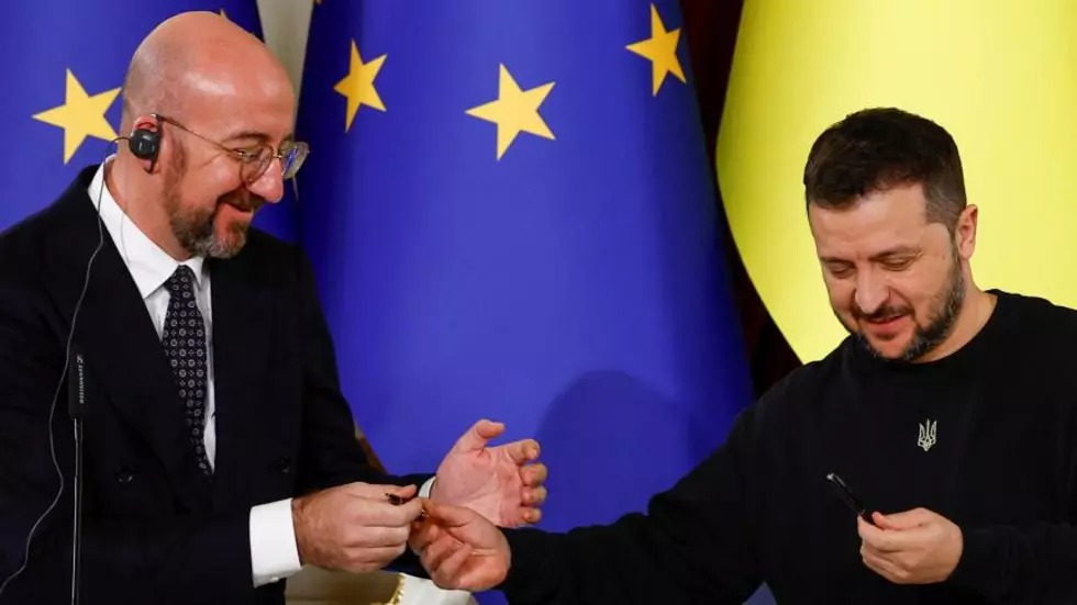 El presidente del Consejo Europeo Charles Michel y el presidente ucraniano Volodimir Zelenski. Foto: fuente externa.