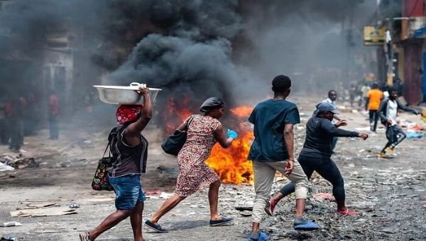 Con la fuga de más de tres mil peligrosos reclusos de una cárcel en Haití, la crisis e inestabilidad de esa nación se agrava. Foto: Fuente Externa