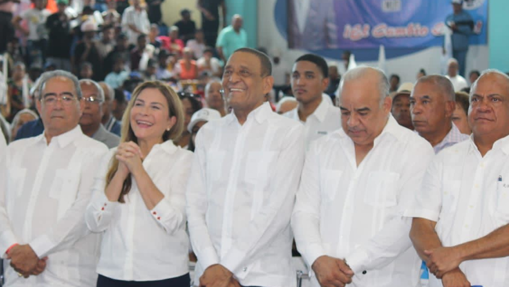 La acalde del Distrito Nacional, Carolina Mejía en compañía de dirigentes del movimiento Electoral Peñagomista. Foto: Fuente externa