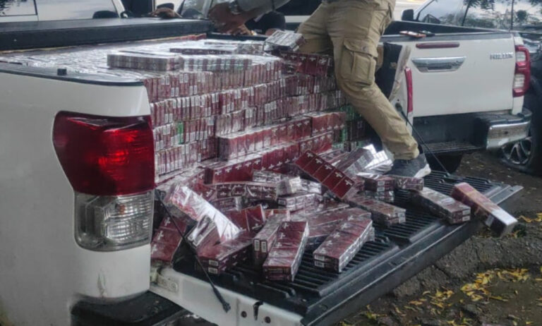Miembros del Ejército detuvieron una camioneta que transportaba 350 mil cigarrillos de manera ilegal en Valverde