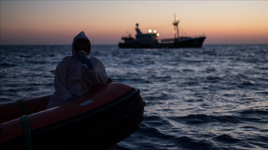 Las autoridades panameñas informan que una embarcación que transportaba migrantes naufragó en las costas frente a la peligrosa selva del Darién y varios de los tripulantes perdieron la vida. Foto: Fuente Externa