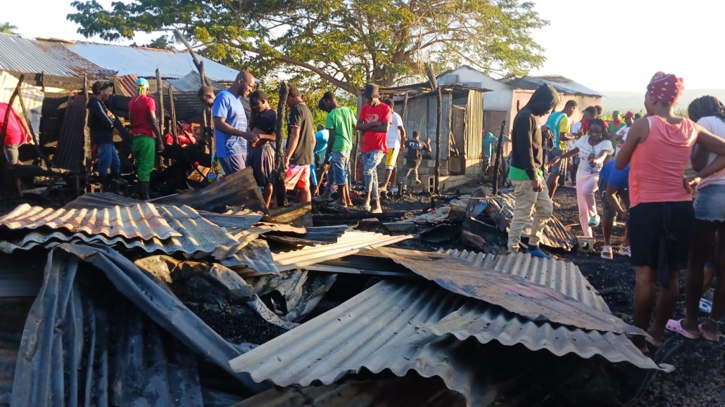 Imagen de las viviendas afectas por el incendio. (Foto: Fuente externa).