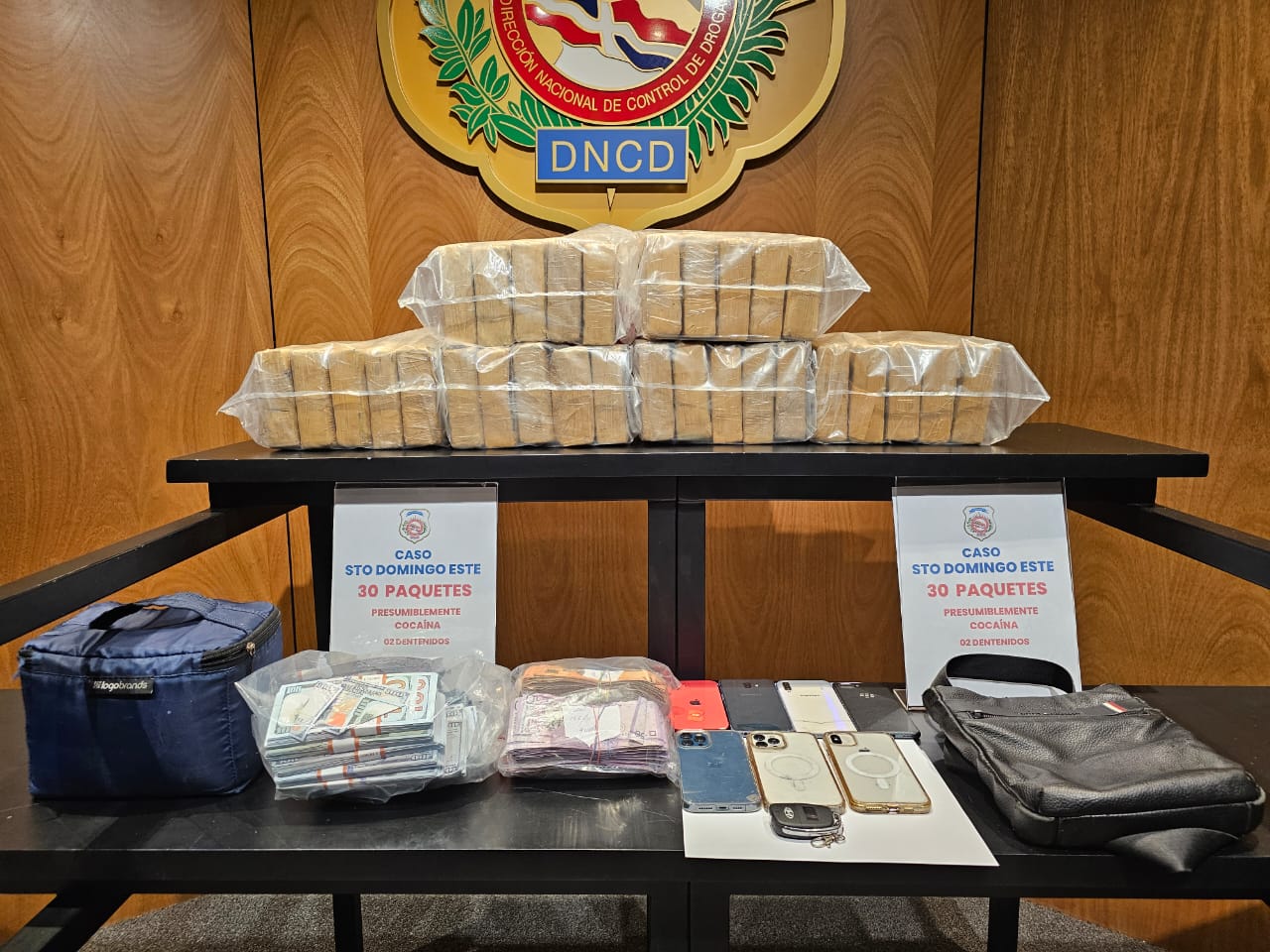 Incautan 30 paquetes presumiblemente cocaína en un operativo. (Foto: Fuente externa).
