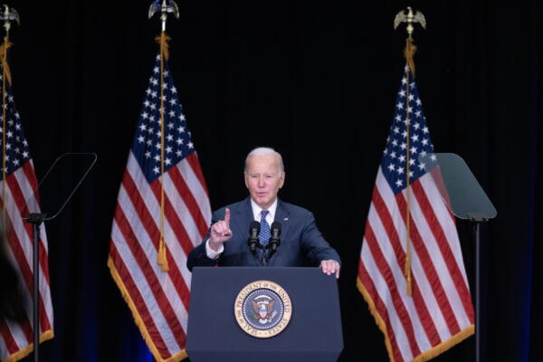 El presidente de Estados Unidos, Joe Biden, pronuncia un discurso en Leesburg, Virginia (EE.UU.). (EFE / Michael Reynolds)