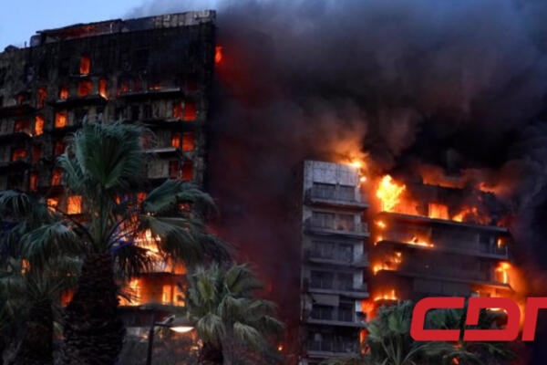 Infraestructura del edificio de viviendas en llamas, ubicado en el barrio de Campanar de Valencia. Foto: CDN Digital