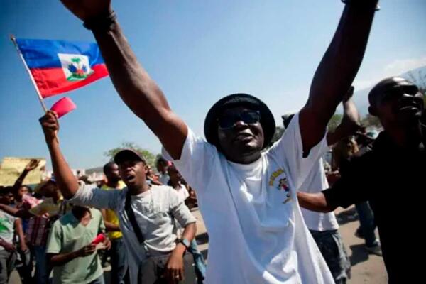 Grupo de manifestantes  antigubernamentales en Haití. Foto: fuente externa. 