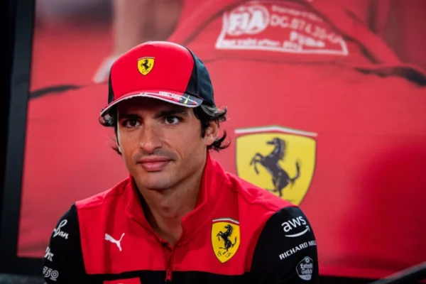 Sainz dice que tendrá ‘muchas opciones’ cuando salga de Ferrari