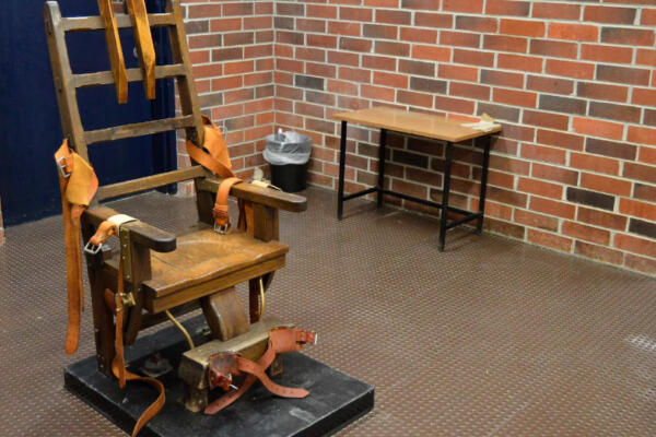 Silla eléctrica utilizada en algunas cárceles con los presos condenados a pena de muerte. / Fuente externa. 