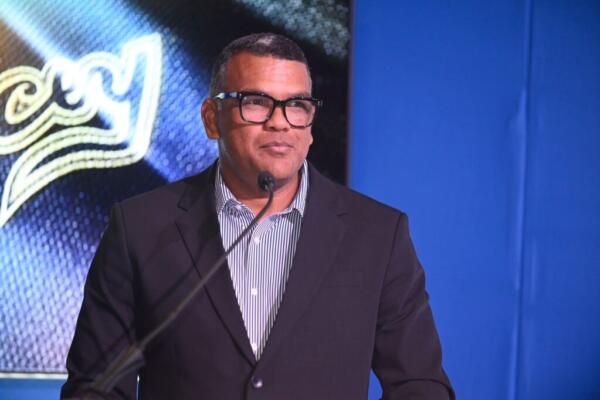Tigres promueven a Audo Vicente a vicepresidente de operaciones y le renuevan el contrato