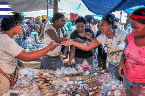 Cubanos visitan a Haití para abastecerse con sus productos mientras otros residen allí. Foto: CDN Digital