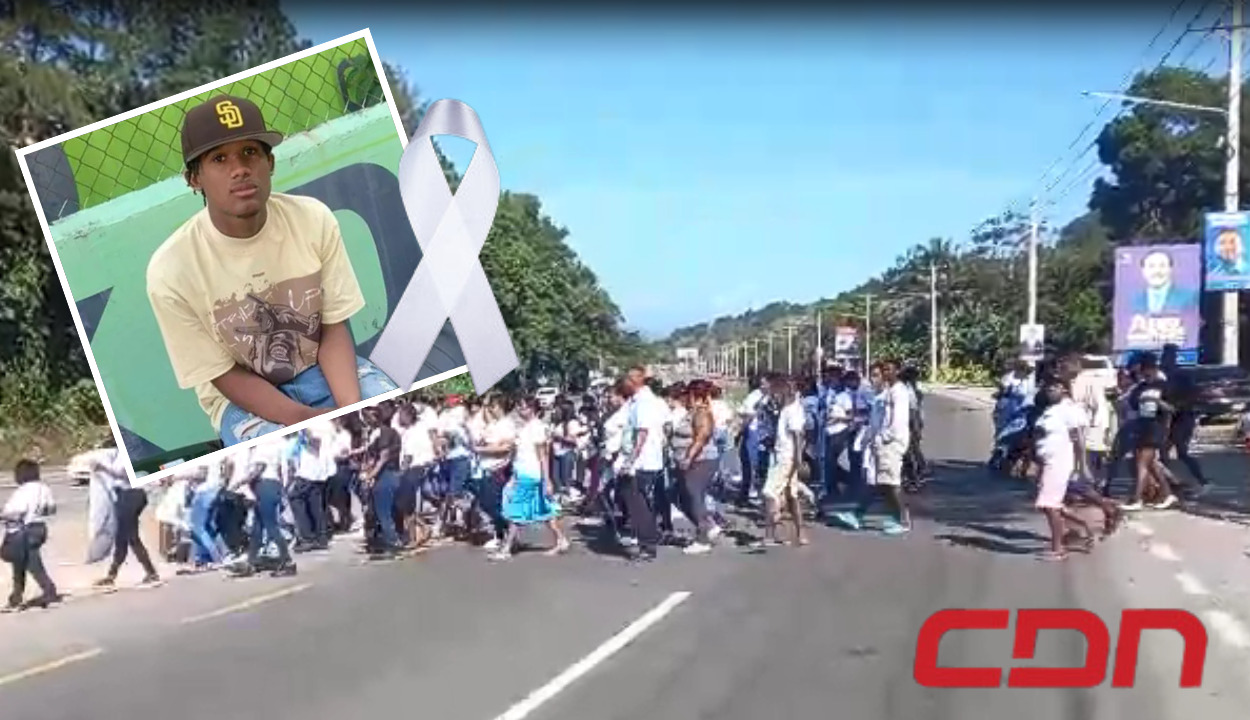 Decenas de personas marcharon en exigencia de justicia para joven ultimado por agentes de la PN. Foto CDN Digital