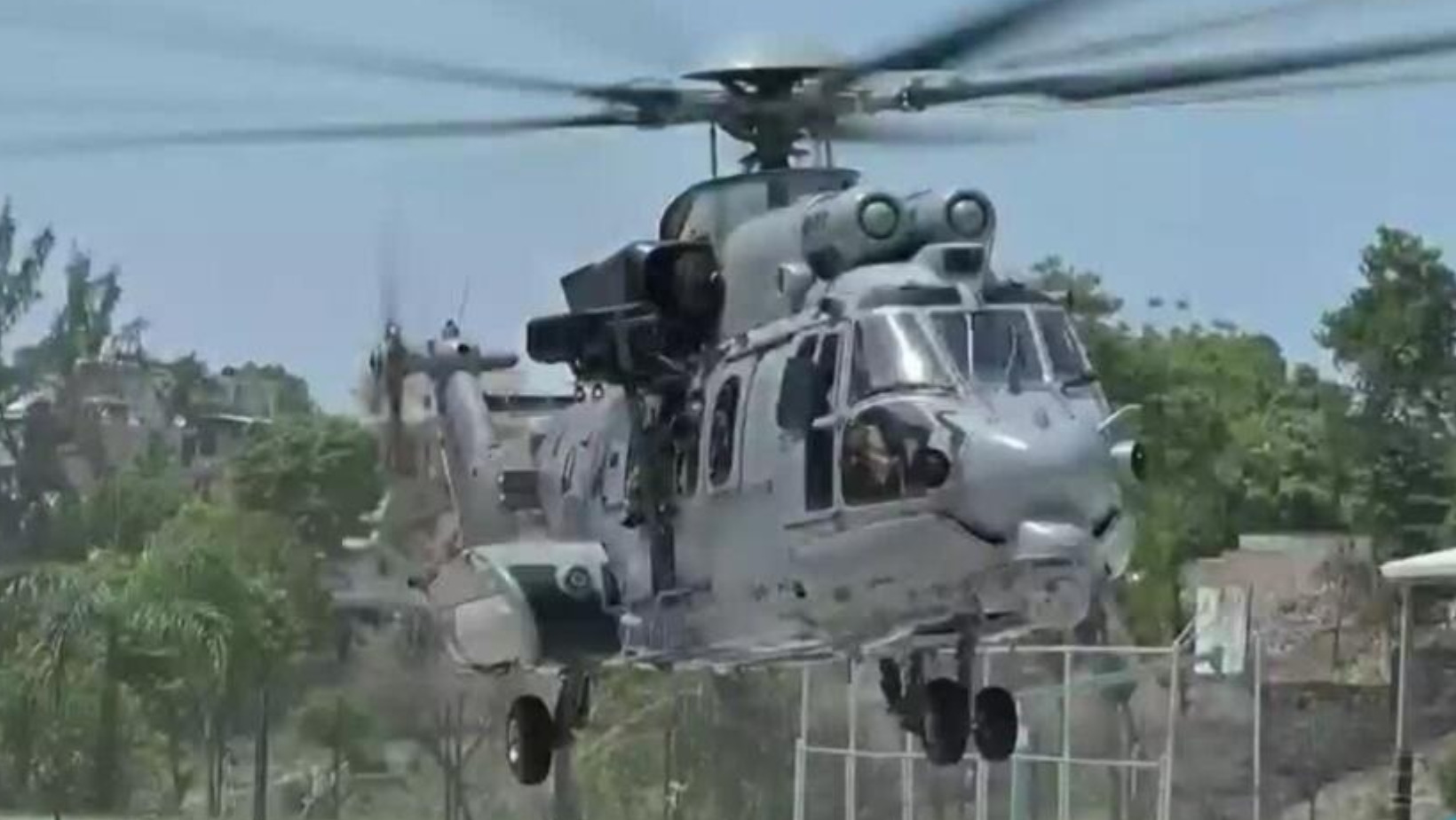 Helicóptero francés se convierte en blanco de disparos durante evacuaciones de Haití