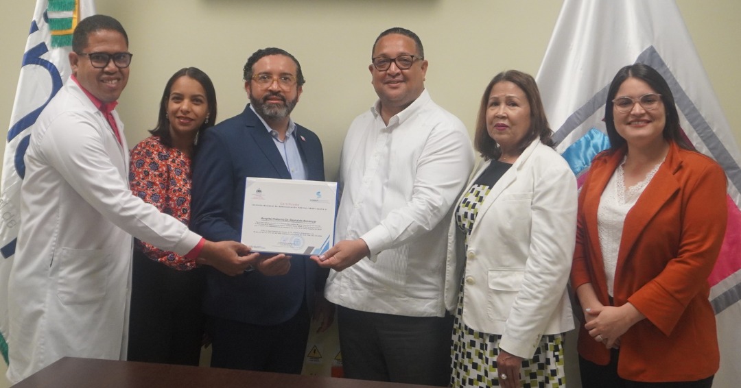 Hospital Reynaldo Almànzar es reconocido por el INAP