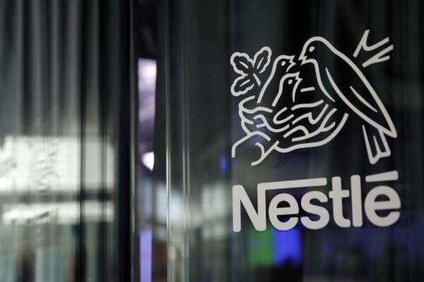 La multinacional suiza Nestlé se enfrenta a una petición formal para fabricar productos más saludables. Foto: Fuente Externa