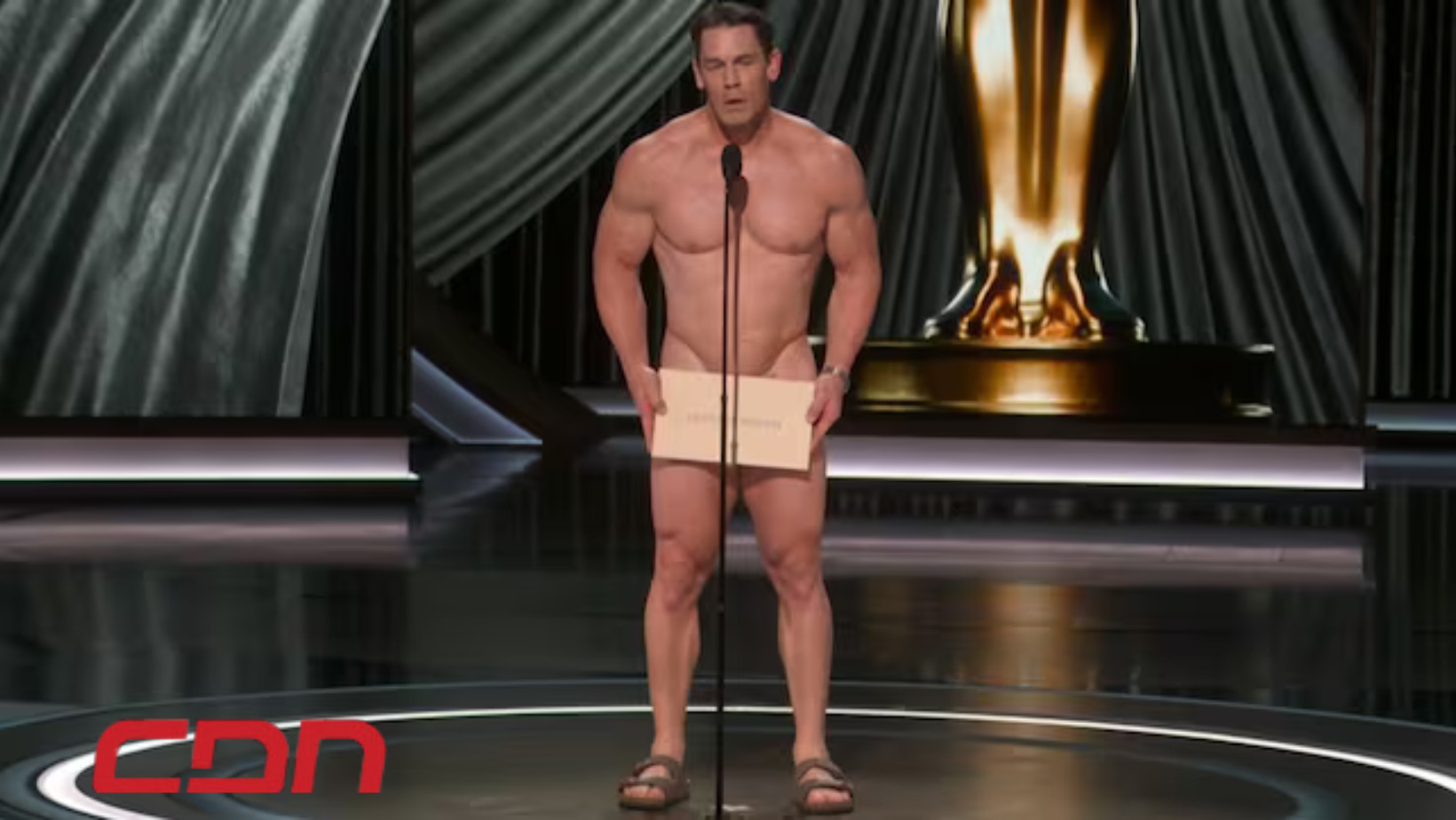 John Cena aparece desnudo y causa revuelo en Los Oscar