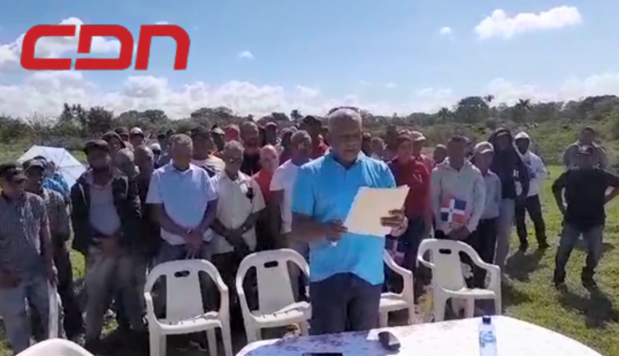 Agricultores dicen no son invasores y piden al gobierno la entrega de título en comunidad rural de Villa Tapia