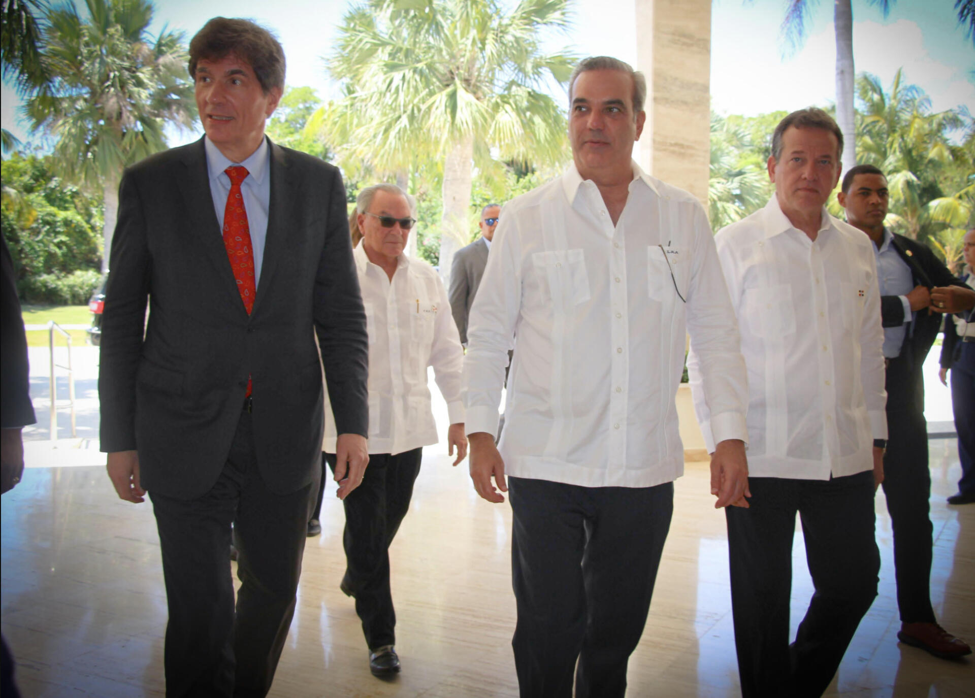 Presidente Abinader junto a Jose W. Fernandez y a Ito Bisonó Foto: fuente externa