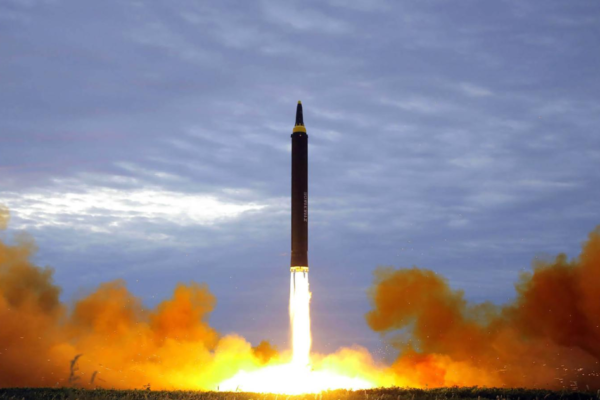 Corea del Norte lanzó varios misiles balísticos de corto alcance hacia la costa este del país este  lunes. Foto: Fuente Externa 