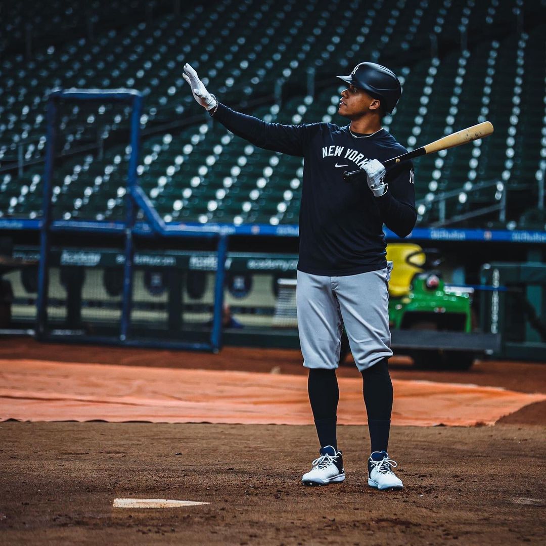 Juan Soto causa una grata impresión con el guante y su bate en Día Inaugural con los Yankees