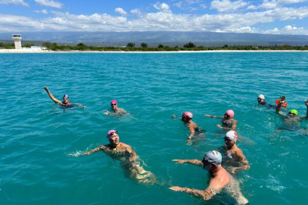Brasileños cruzan nadando la frontera marítima Dominico-Haitiana. (Foto: fuente externa)