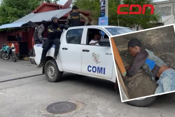 Nacional haitiano tirado en el pavimento tras ser presuntamente atropellado por agentes de Migración. Foto CDN Digital