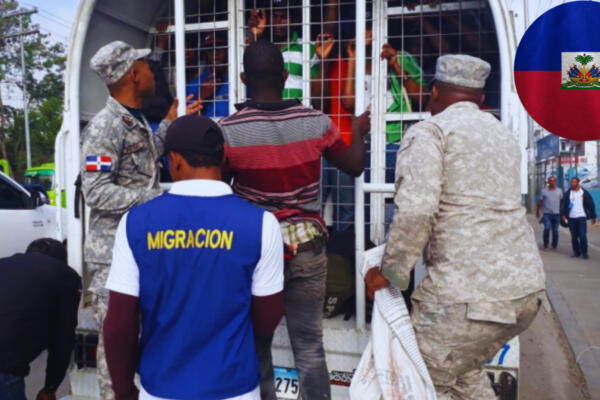 Nacionales haitianos arrestados por agentes de Migración de la República Dominicana para luego ser repatriados. Foto: Fuente externa 