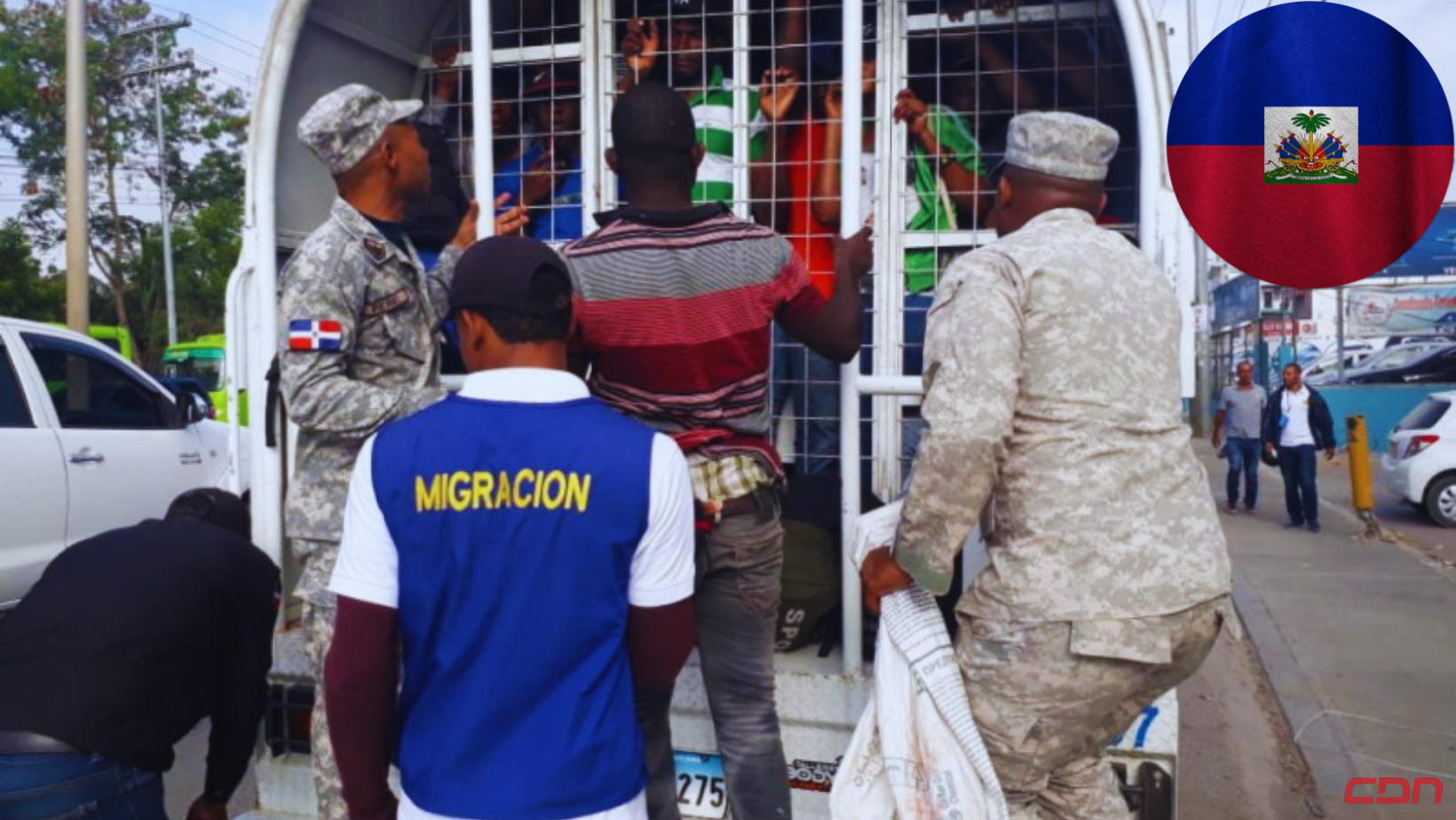 Nacionales haitianos arrestados por agentes de Migración de la República Dominicana para luego ser repatriados. Foto: Fuente externa