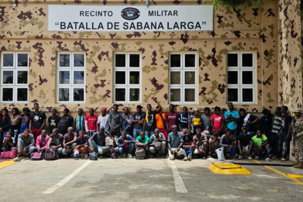 Los nacionales haitianos detenidos por los miembros del CESFronT. Foto: Fuente externa 