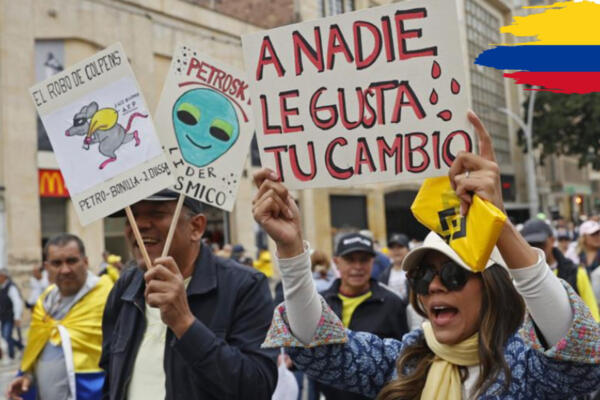 Manifestantes opositores al Gobierno de Gustavo Petro durante protesta en Colombia. Foto: Fuente externa 