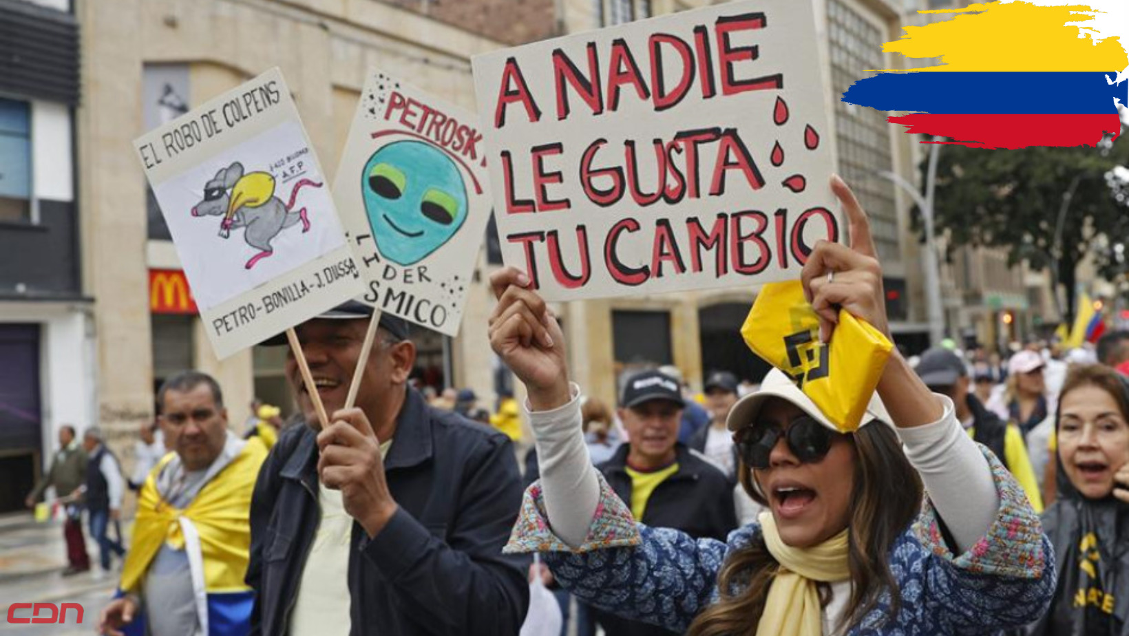 Manifestantes opositores al Gobierno de Gustavo Petro durante protesta en Colombia. Foto: Fuente externa