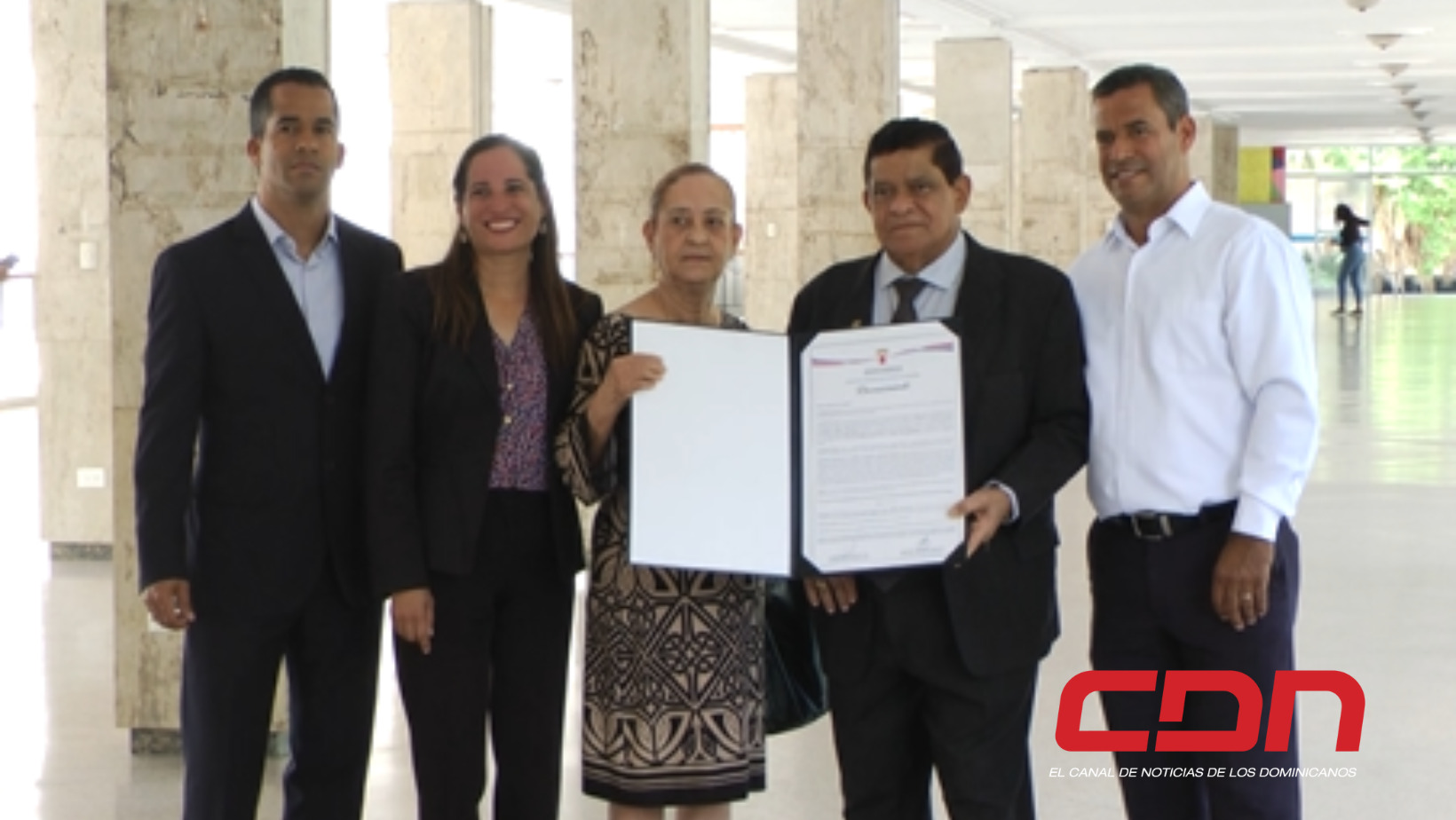 Personalidades que recibieron reconocimiento por parte del Concejo edilicio ayuntamiento de Santiago. Foto CDN Digital