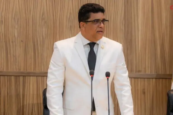 El nuevo alcalde de SDE, Dío Astacio durante la toma de posesión de su cargo. Foto: Fuente externa 