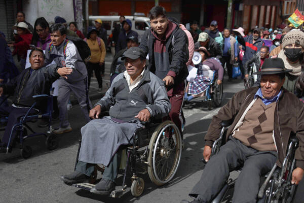 Personas con discapacidad protestando este miércoles en Bolivia. Foto: fuente externa. 